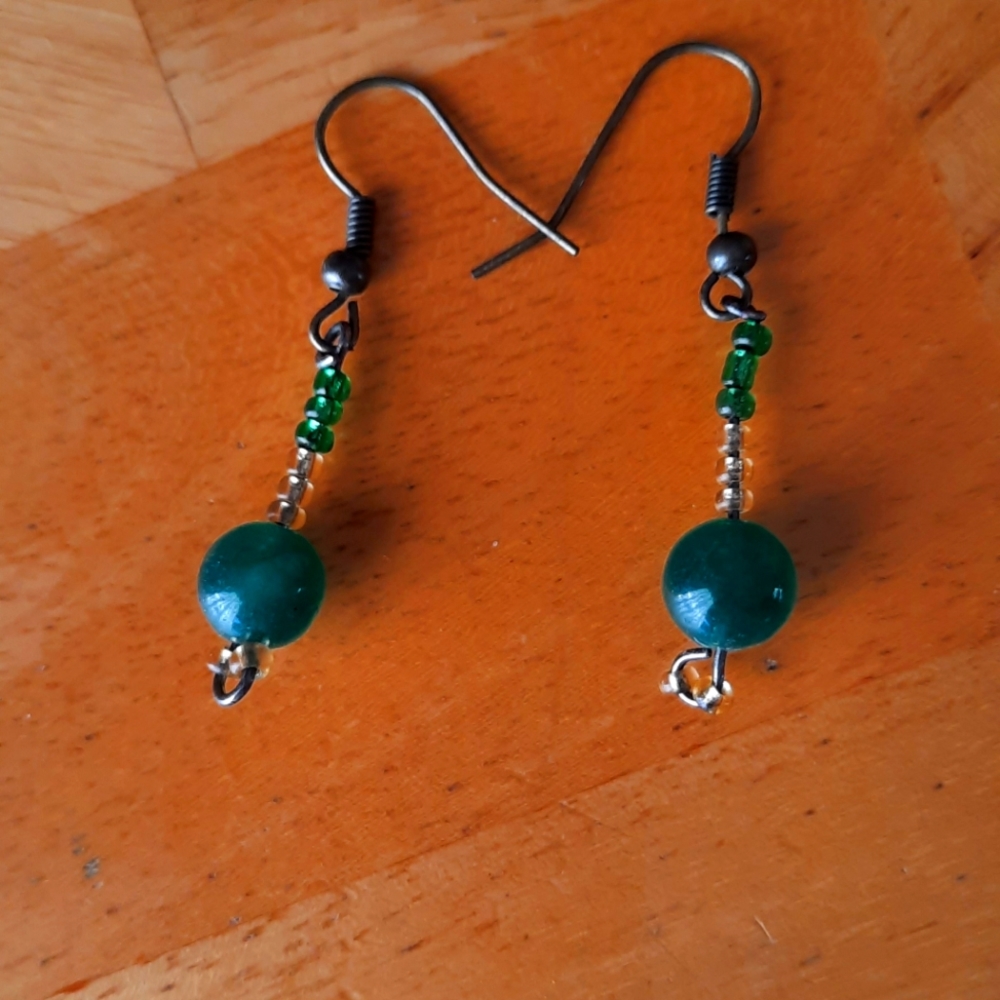 NWOT green and clear beaded dangle earrings